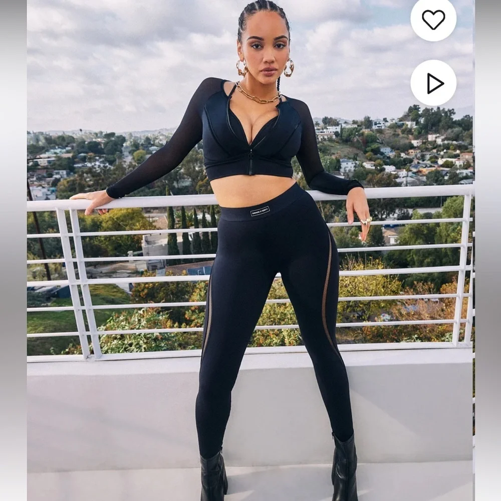 Savage X Fenty Black Caviar Flow High-Waist Trimmed Legging & Zip-Up Crop Jacket - Picture 4 of 16